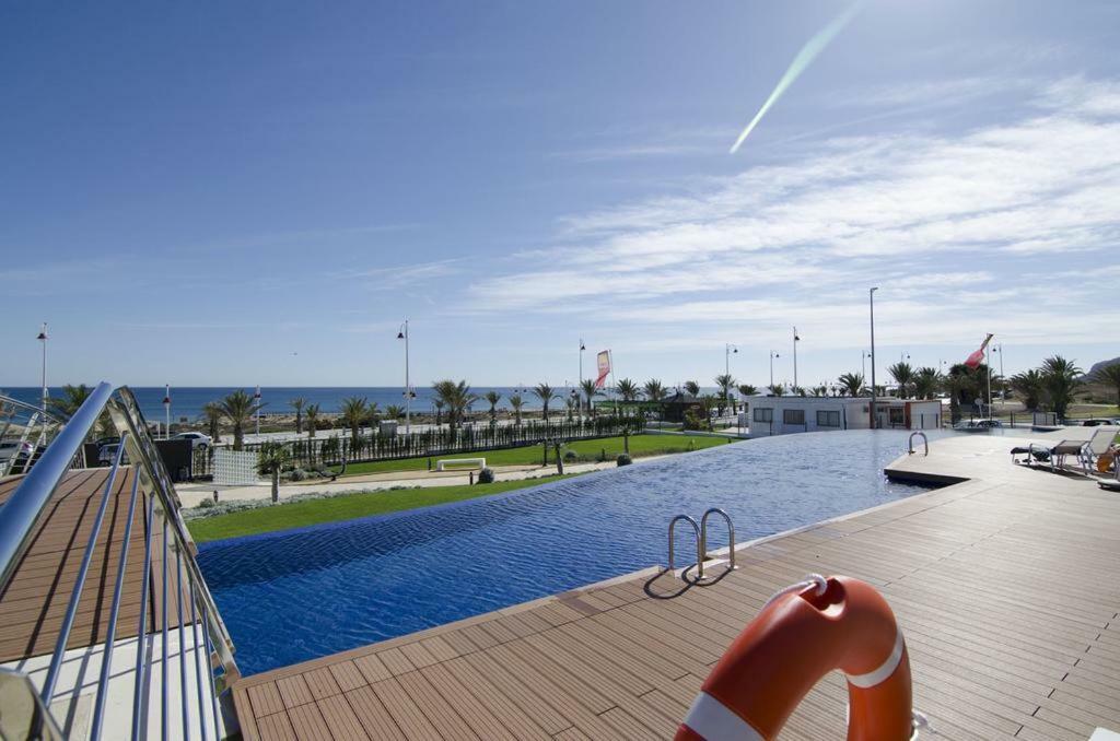 Luxury Beach Front Apartment Ареналес-дель-Соль Экстерьер фото