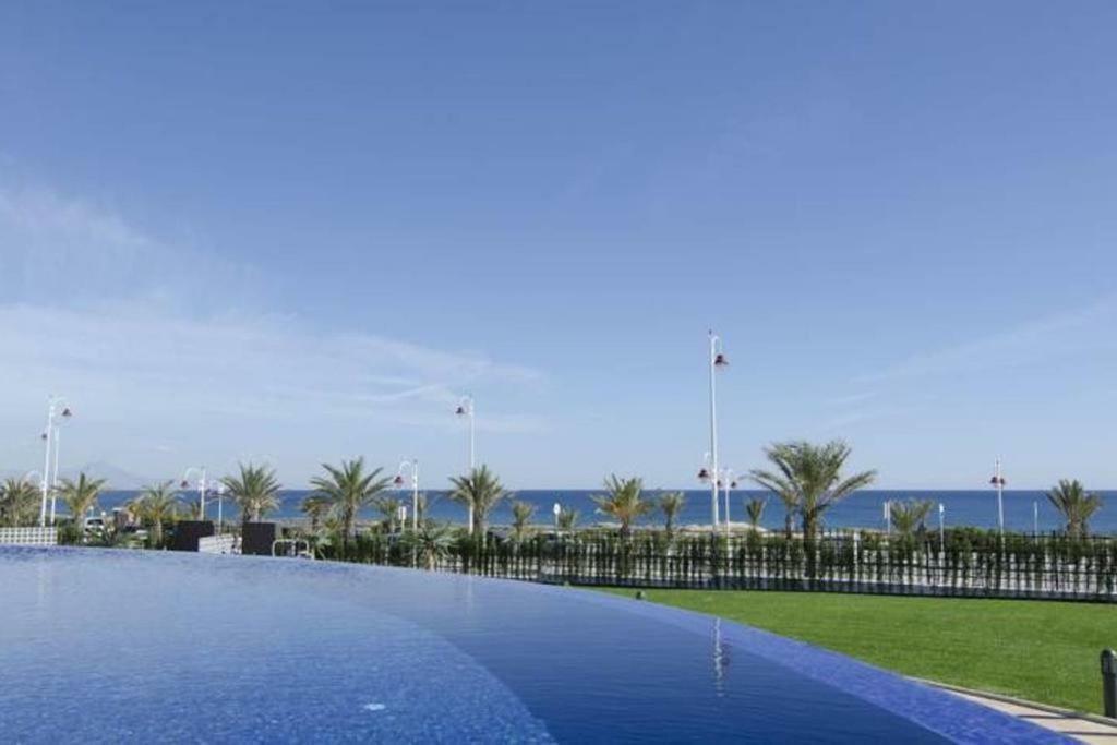 Luxury Beach Front Apartment Ареналес-дель-Соль Экстерьер фото
